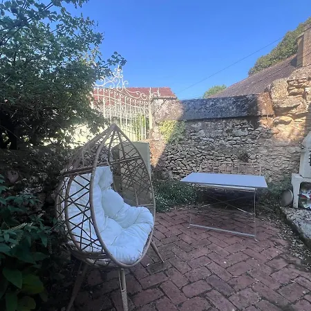 En Pierre Terrasse Malmussou * Le Bugue